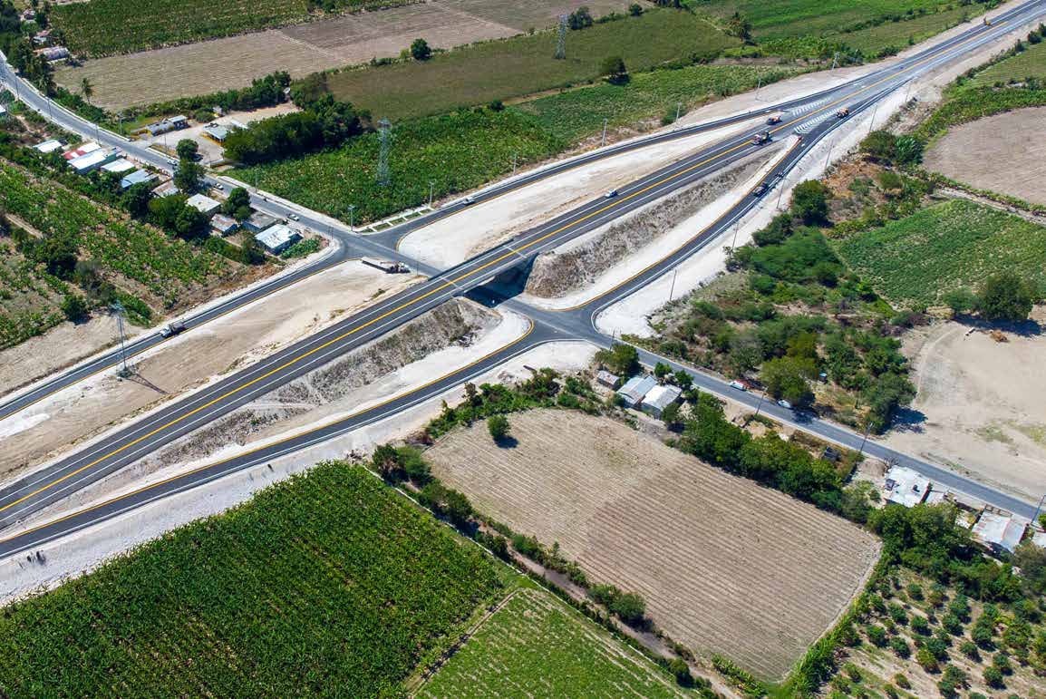 Vista aérea de intersección vial construida por Grupo Saillant